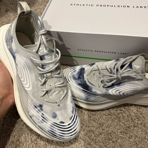 APL Streamline Sneakers - Picture 3 of 5